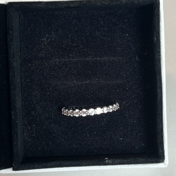 NWT Silver Tone Cubic Zirconia Wedding Band - Picture 4 of 4